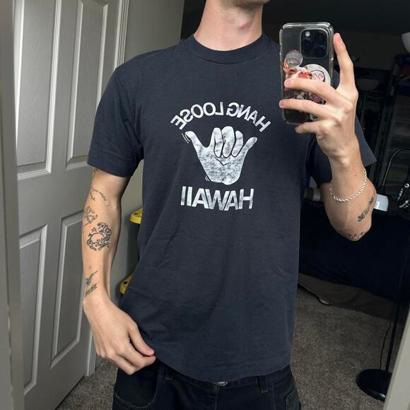 Vintage 90s Hawaii Hang Loose Surf Shaka Black Faded Tee - Picture 6 of 6